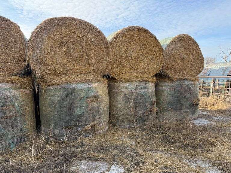 (15) 2024 Oat Straw Bales, Net Wrapped, Baled with John Deere 568 Baler, 5.5’ x 5’