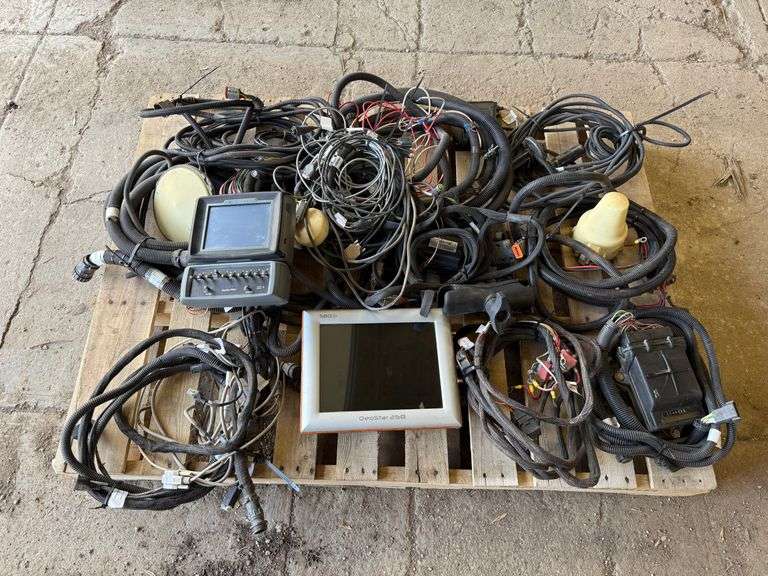 Raven Envizio Pro and SwichPro RTK System, SBG Geosteer 25 Screen and ...