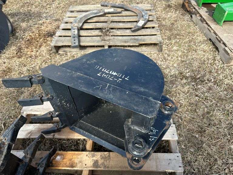 17.5” Bucket, 1 ¼” Pins