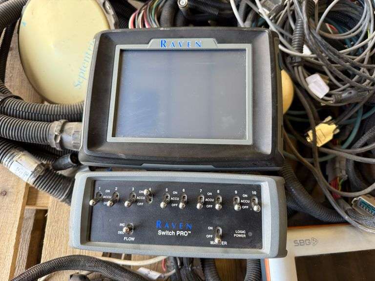 Raven Envizio Pro and SwichPro RTK System, SBG Geosteer 25 Screen and ...