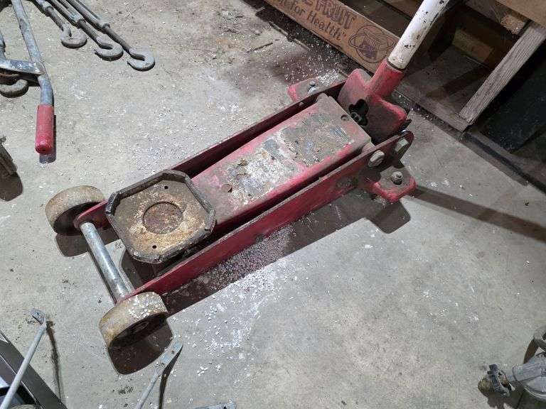 Hand Floor Jack, Unsure of Capacity