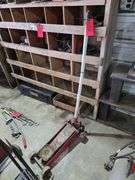 Hand Floor Jack, Unsure of Capacity