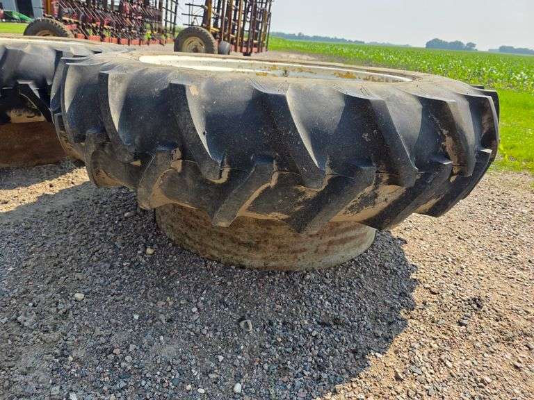 Hardi Navigator 1000 Sprayer, 100’ Boom, 1000 Gallon Poly Tank, 13.6x38 Tires with Duals, Hydraulic