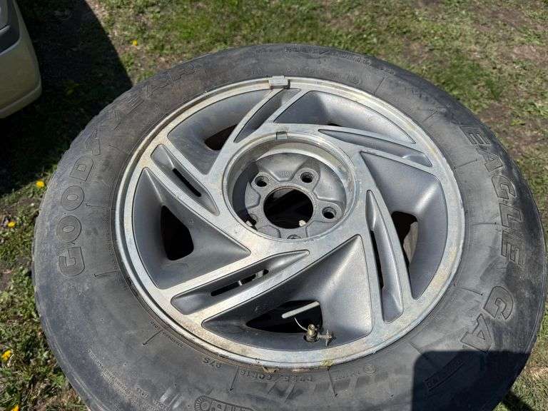 (4) P225/60R16 Tires on 5 Bolt Rims - Fragodt Auction and Real Estate LLC