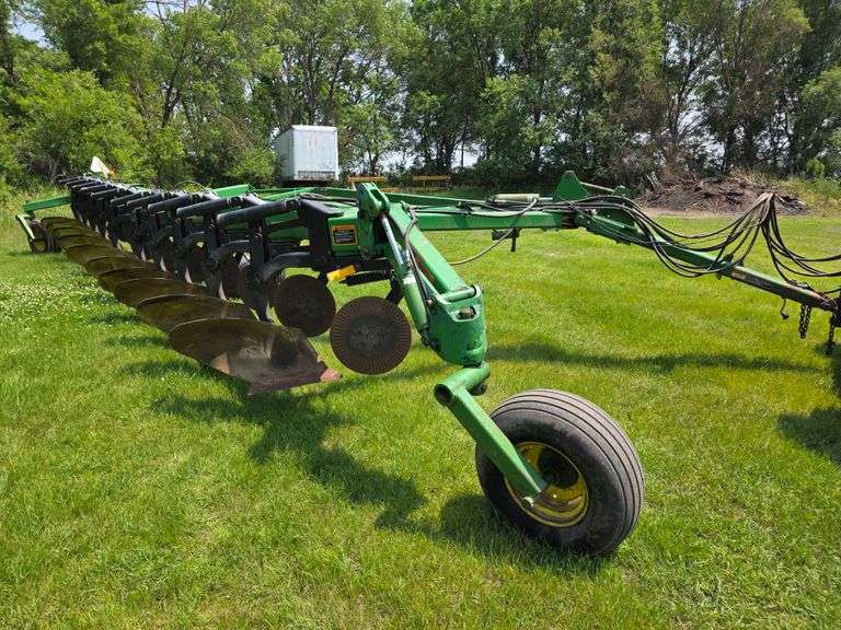 John Deere 3710 – 10 Bottom Onland Plow, Auto Reset with Coulters, Adjustable from 16” – 20” Widths,