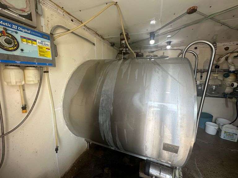 1500 Gallon Dari-Kool Bulk Tank with Washer and Compressor, Working Unit When Cows Where Sold 1 Year
