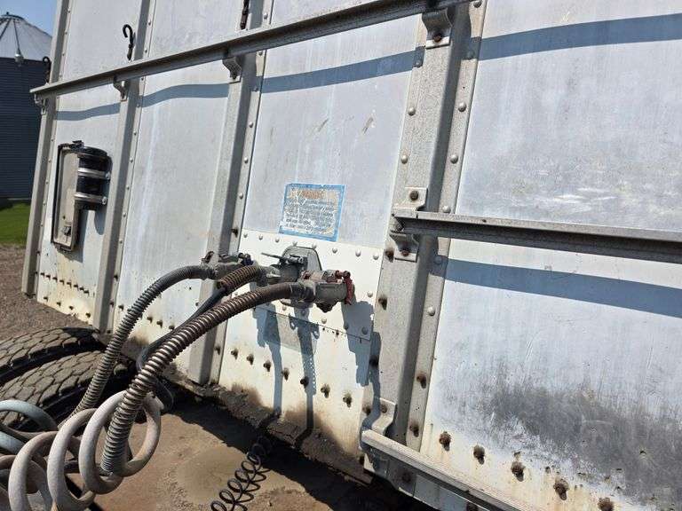 1982 Merritt 42’ Grain Trailer, 67” Sides, Spring Ride, Shur-lock Roll Tarp, 11R24.5 Tires, VIN: IMT