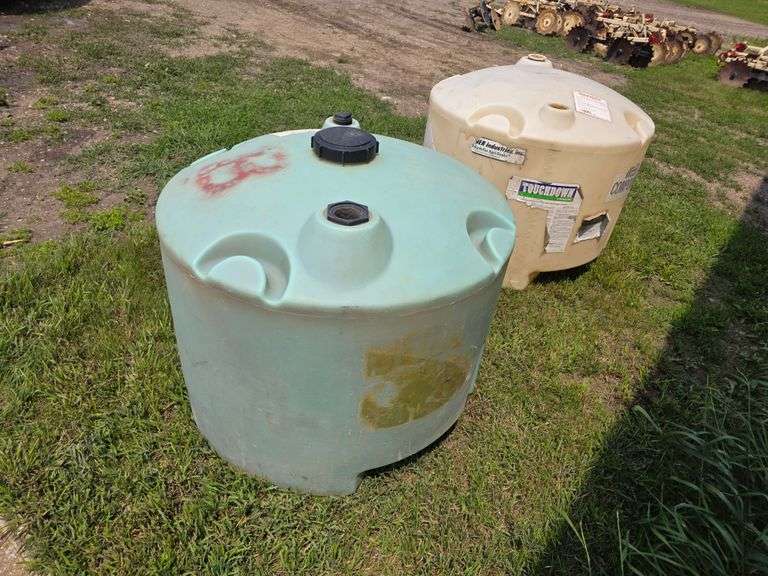 2 Poly Tanks, Approx 100 Gallons, Buying Both for One Money