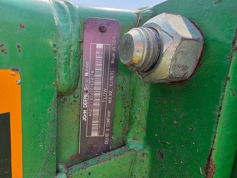 John Deere 3710 – 10 Bottom Onland Plow, Auto Reset with Coulters, Adjustable from 16” – 20” Widths,