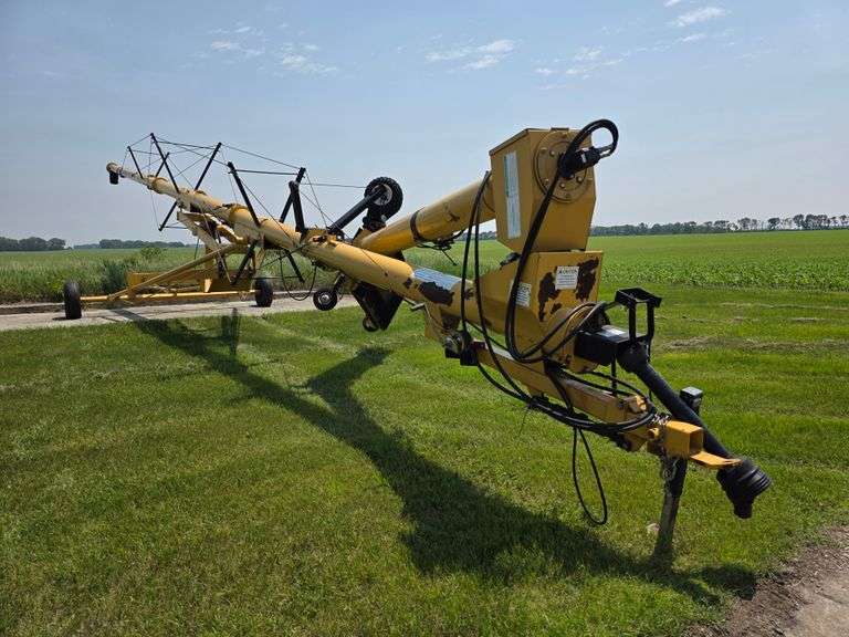 Sheyenne Westgo 10" x Approx 66' Auger, Hydraulic Lift, Single Auger Swing Hopper, Hydraulic Auger J