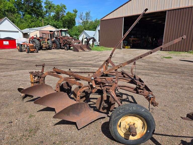 Allis Chalmers 3/16 Pull Type Plow