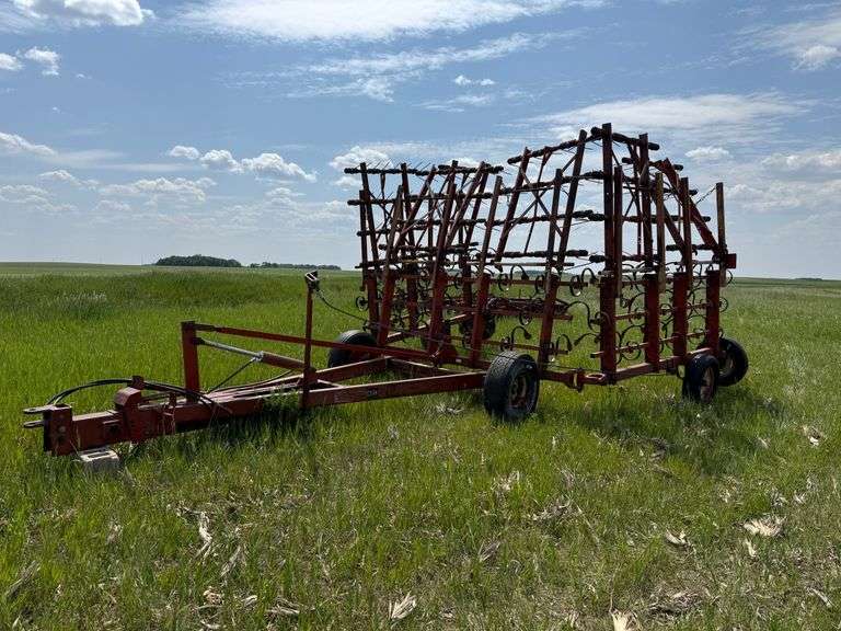 Melroe 420 Multiweeder, 30’, 4 Bar Harrow