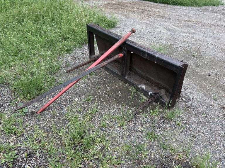 Bale Spear, Skidloader QT, with new spare spear