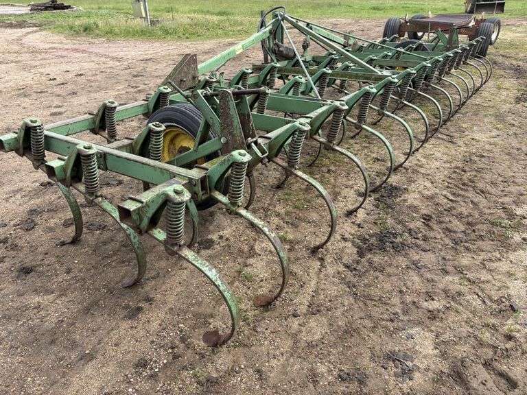 John Deere 1100 Mounted Field Cultivator, 21’, Folding Wings, (2) Gauge Wheels, * Will have good cyl