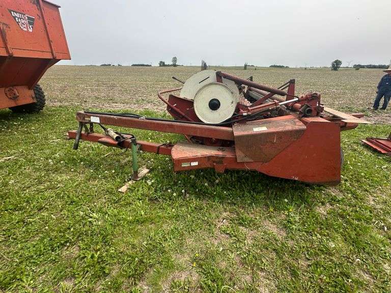 International Model 990 Haybine, 9’ Cut, 540 PTO, 1 Steel Crimper, 1 Rubber Crimper