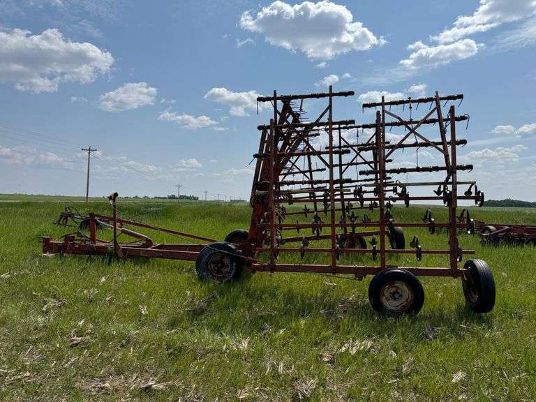 Melroe 420 Multiweeder, 30’, 4 Bar Harrow