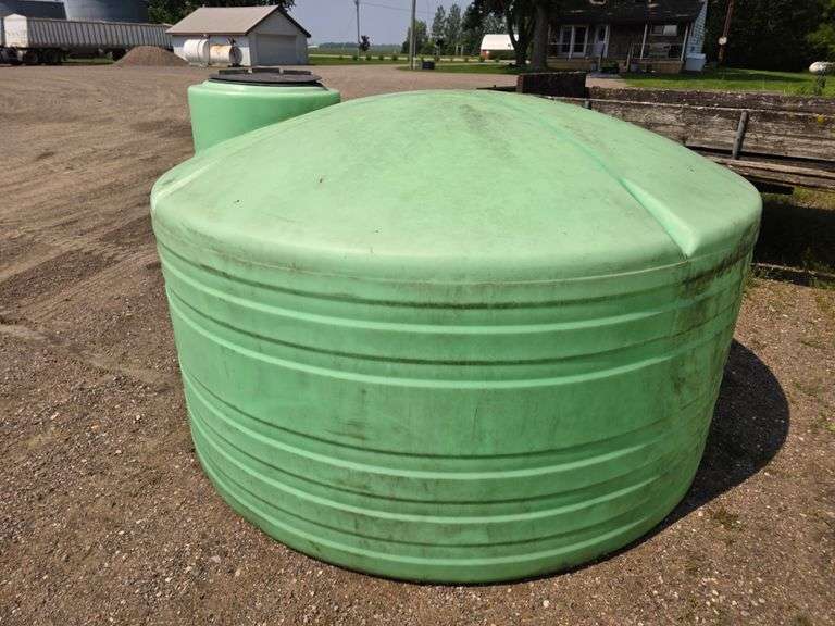 1250 Gallon Poly Tank with 2” Discharge, Shows a Slight Crack Above 800 Gallons