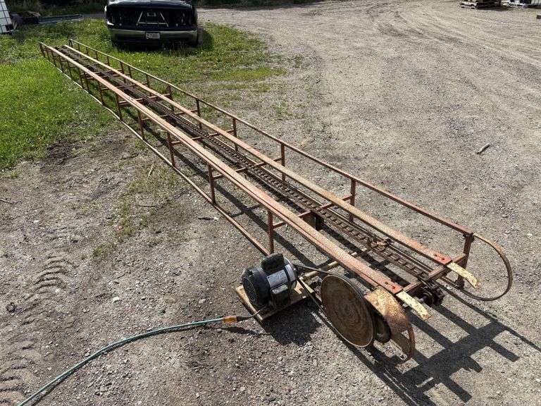 Small Square Bale Conveyor, 31’, Elec Motor, *works good per seller