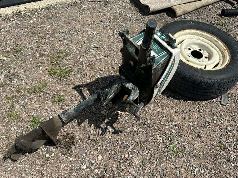 Ted Williams 2 Stroke Boat Motor, Air Cooled, 5.5hp, Engine is Loose, Has Not Ran for Approx 10 Year