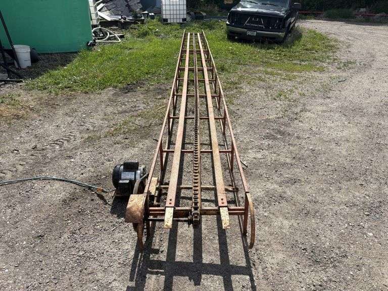 Small Square Bale Conveyor, 31’, Elec Motor, *works good per seller