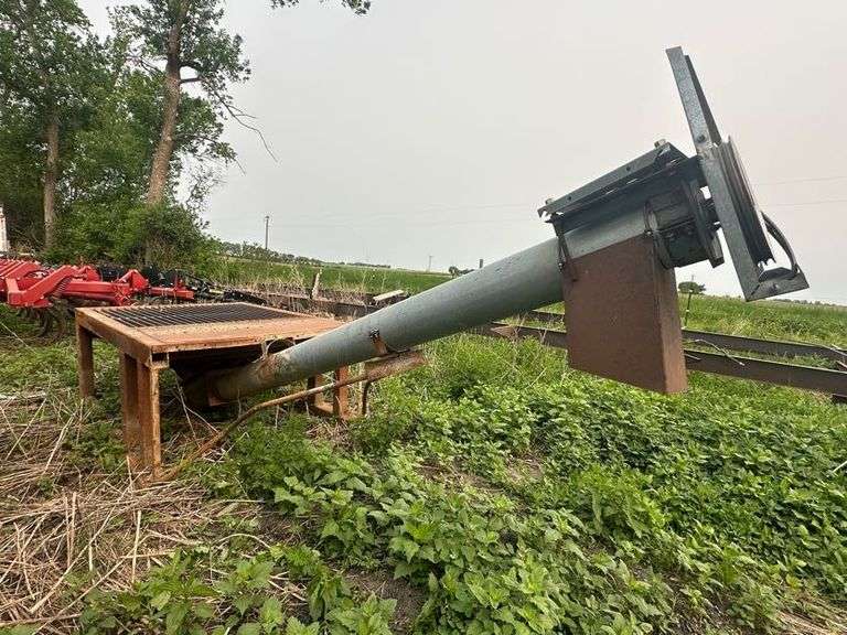 Drive Over Dump Pit with 14’ Auger, Pit Size 5’ x 5’ Grate, 5’7” x 8’ Platform, 40” Tall