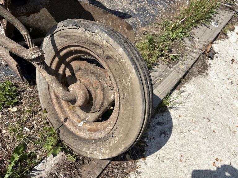 John Deere 2-14”-16” on No. 16 Frame, (2) Coulters, on Rubber, Clutch Lift
