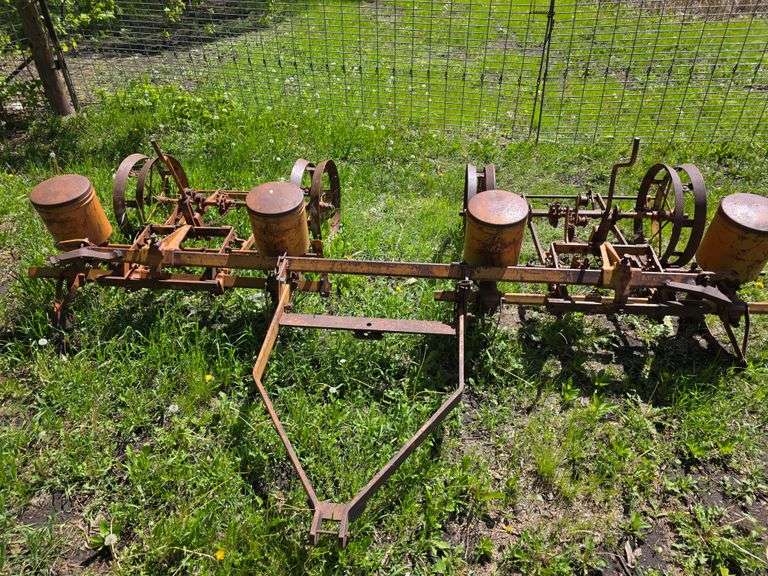 Allis Chalmers 4 Row Planter, All Orange