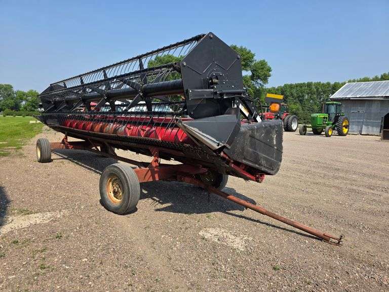 IH Model 1020 Bean Head, 25’ Wide, Bolt on Sections, Comes with 4 Wheel Header Trailer, 9.5L-14 Tire