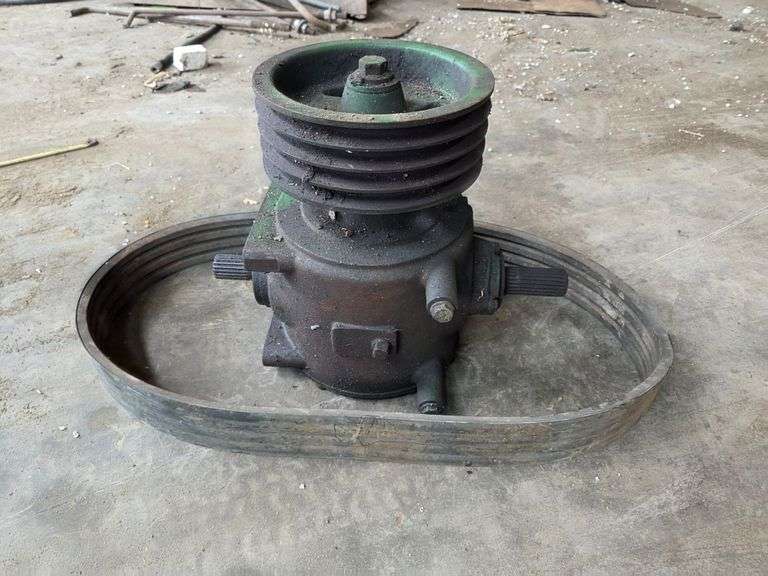 Gearbox off John Deere 945 Disc Bine