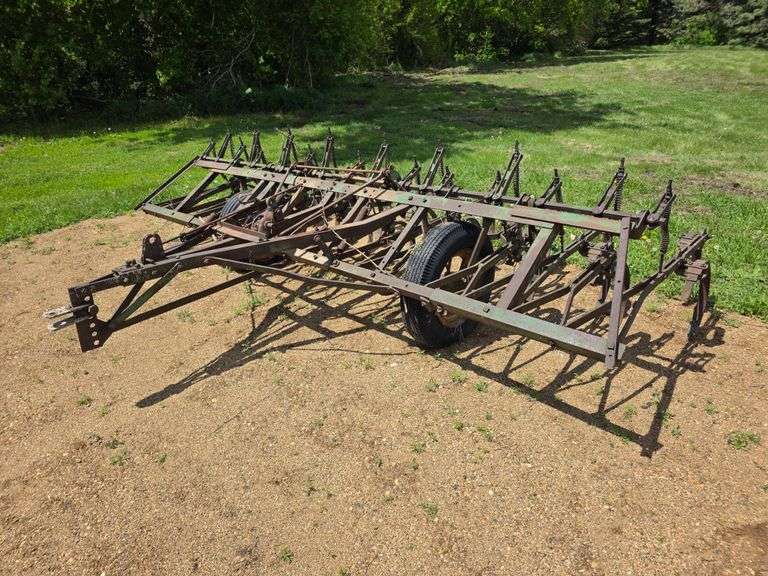 13’ John Deere Chisel Plow