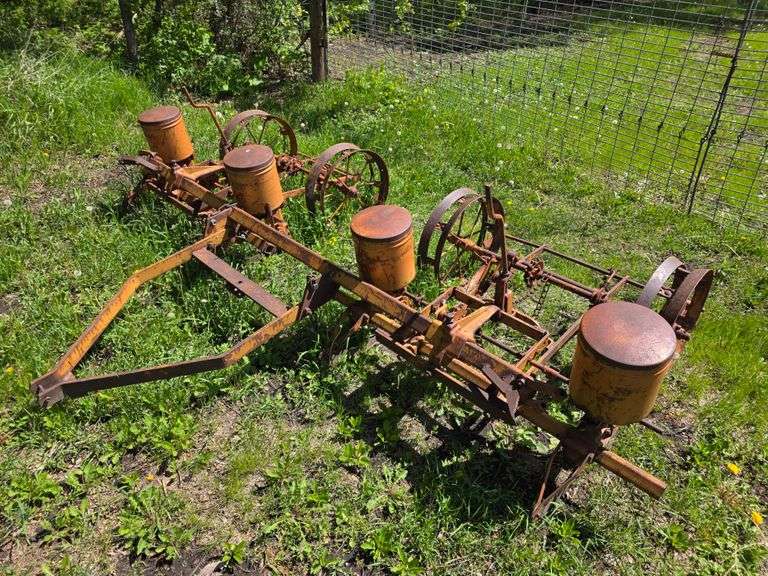 Allis Chalmers 4 Row Planter, All Orange