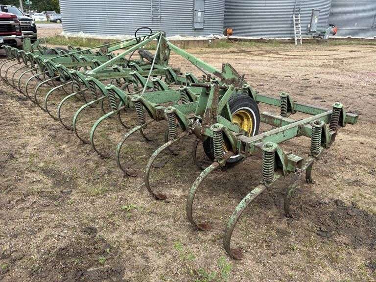 John Deere 1100 Mounted Field Cultivator, 21’, Folding Wings, (2) Gauge Wheels, * Will have good cyl