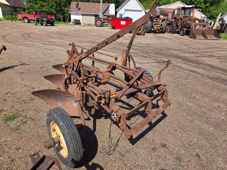 Allis Chalmers 3/16 Pull Type Plow