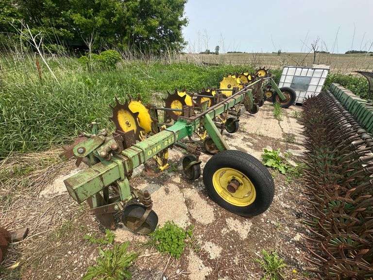 John Deere Rear Mount Cultivator, 8 Row 30”, Rolling Shields