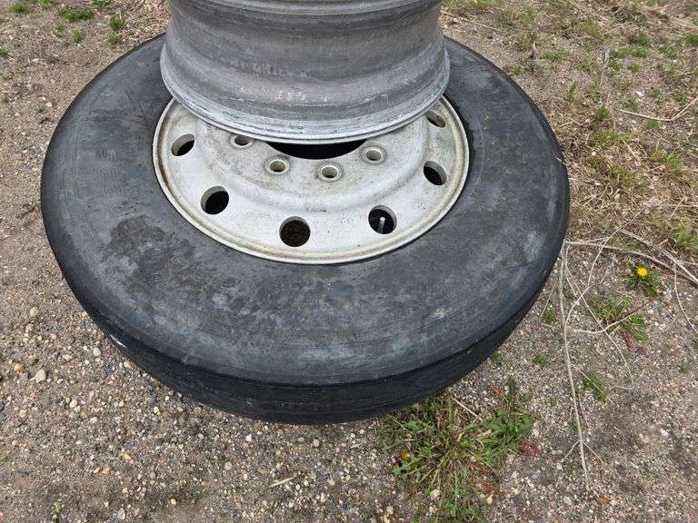 (2) Aluminum Low Pro 22.5 Rims and 1 Tire, Buying All for One Money