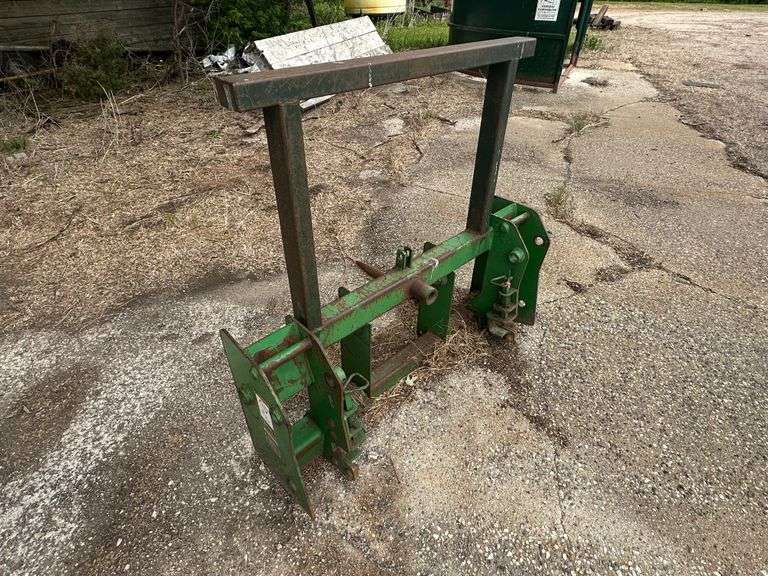 Bale Spear off a John Deere 720 Loader, Quick Attach