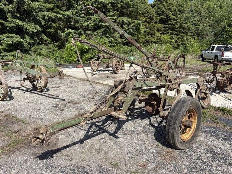 John Deere 2-14”-16” on No. 16 Frame, (2) Coulters, on Rubber, Clutch Lift