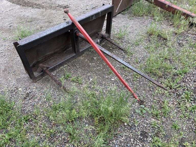 Bale Spear, Skidloader QT, with new spare spear