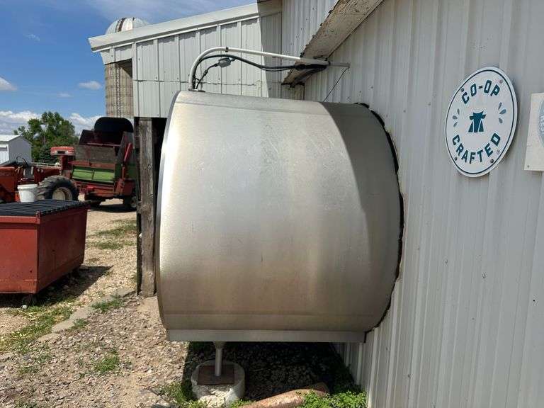 1500 Gallon Dari-Kool Bulk Tank with Washer and Compressor, Working Unit When Cows Where Sold 1 Year