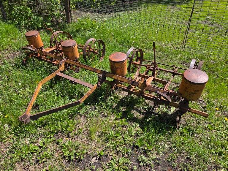 Allis Chalmers 4 Row Planter, All Orange