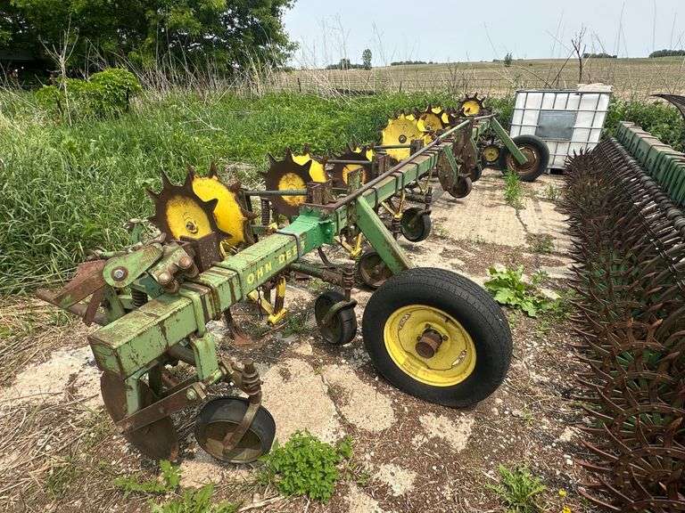 John Deere Rear Mount Cultivator, 8 Row 30”, Rolling Shields