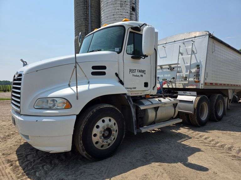 2000 Mack Vision 600 Day Cab Semi, 708,319 Miles, Eaton Fuller Automatic Transmission, Jake Brake, P