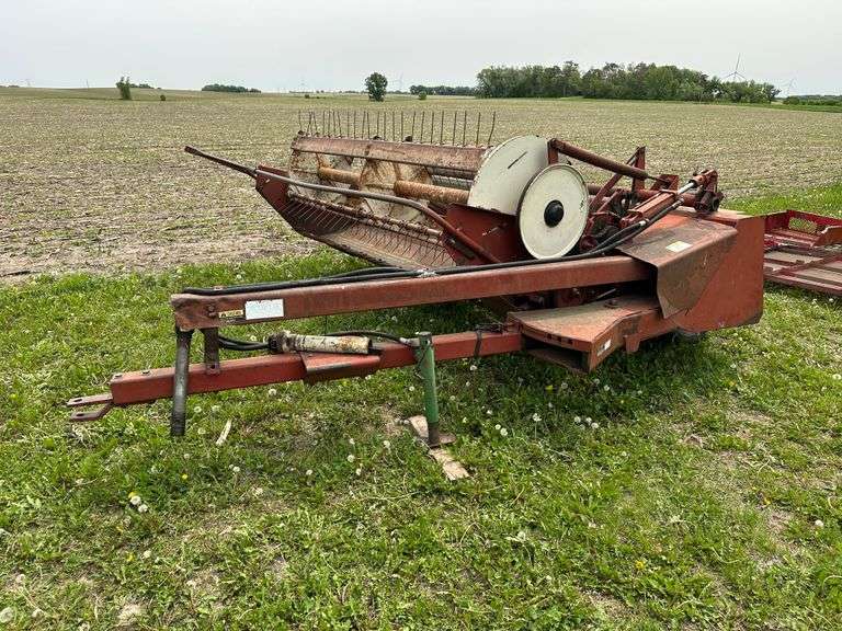 International Model 990 Haybine, 9’ Cut, 540 PTO, 1 Steel Crimper, 1 Rubber Crimper