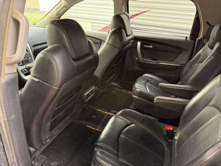 2008 GMC Acadia, 190K Miles, Runs but needs power steering pump and battery, Selling AS IS, VIN:1GKE