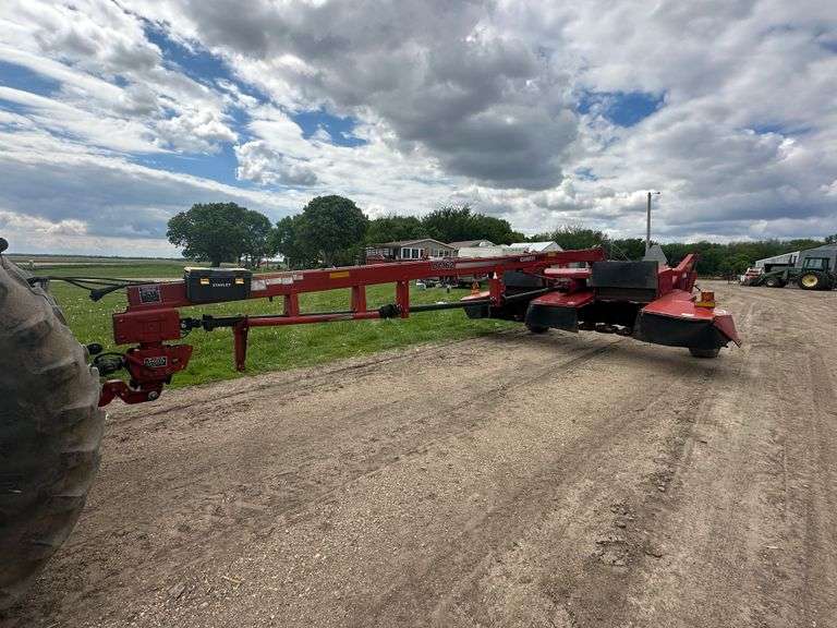 2014 Case IH Model DC162 Discbine Hay Conditioner with Rubber Rollers, 1000 PTO, 16’ Cut, 10 Turtles