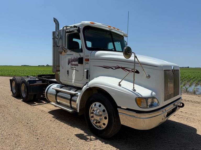 2007 International 9400 Day Cab Semi, 442,458 Miles, Cummins ISX 15 Engine, 10 Speed Transmission, 2