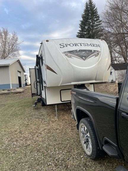 2015 Sportsmen KZ 285 Gooseneck Camper, Electric Awning, 2 Slide Outs