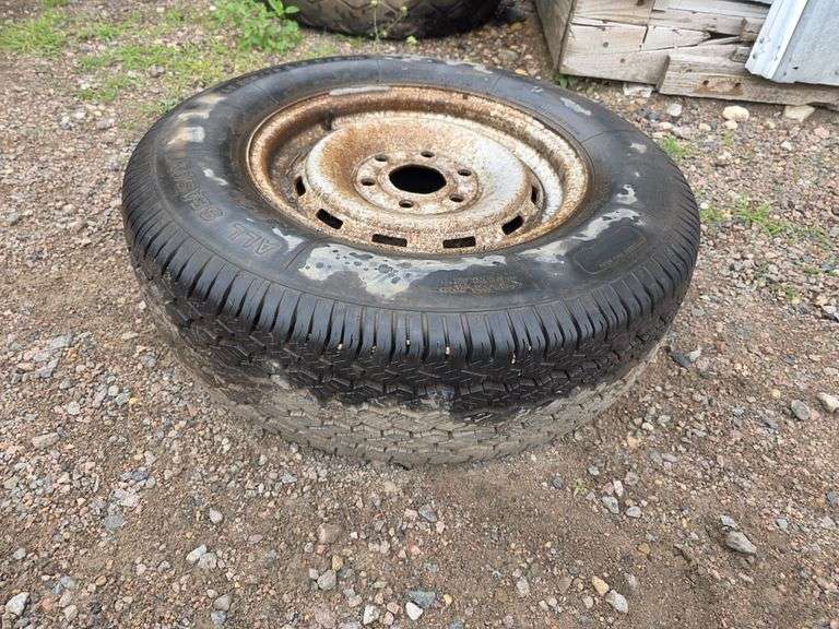 LT225/75R16 Tire and Rim
