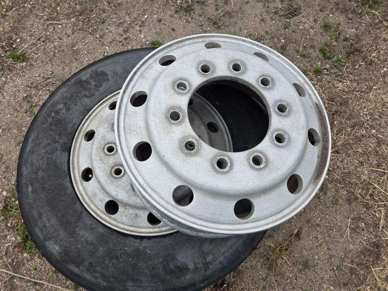 (2) Aluminum Low Pro 22.5 Rims and 1 Tire, Buying All for One Money