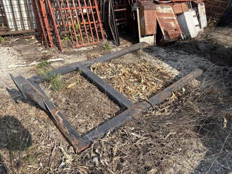 Bale Fork, 7.5’ overall length, 4’ Wide